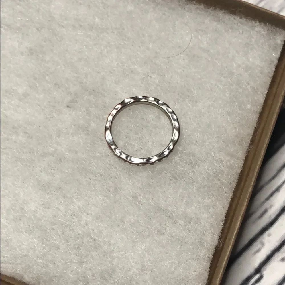 🍭6/$30 Hammered thin silver tone metal ring - size 5 1/4
